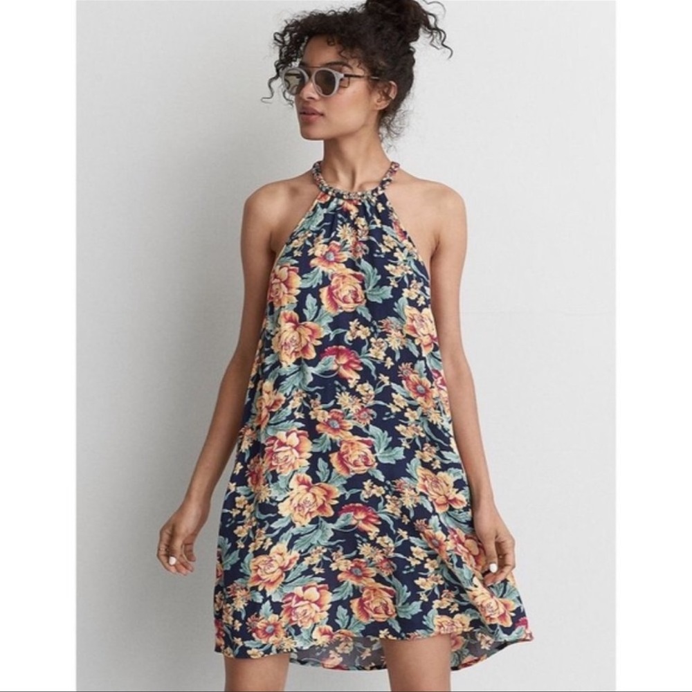 🔥 🔥 2 for 7$ or 3 for 10$ bundle 🔥 🔥
NWOT American Eagle Floral Halter Dress